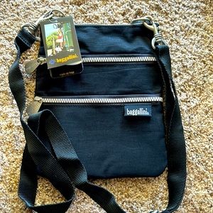 Baggallini triple zip bagg black